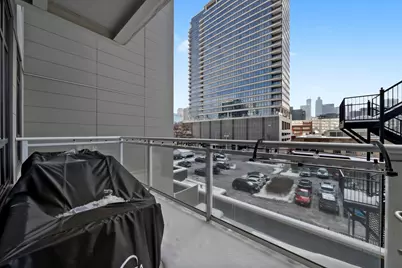 367 W Locust Street #304, Chicago, IL 60610 - Photo 15