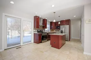 317 Arapahoe Trail, Carol Stream, IL 60188 - Photo 3