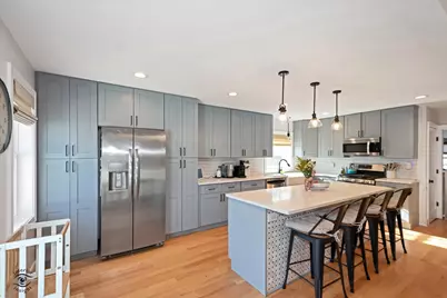 9751 S Hamlin Avenue, Evergreen Park, IL 60805 - Photo 7