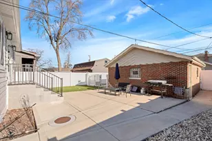 9751 S Hamlin Ave, Evergreen Park, IL 60805 - Photo 27