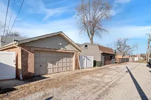 9751 S Hamlin Ave, Evergreen Park, IL 60805 - Photo 29