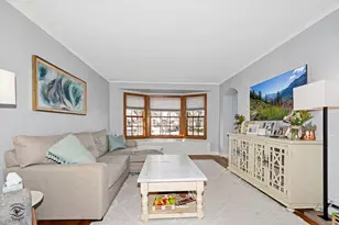 9751 S Hamlin Ave, Evergreen Park, IL 60805 - Photo 3