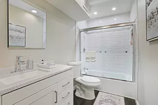 72 W Nevada Ave, Glendale Heights, IL 60139 - Photo 13