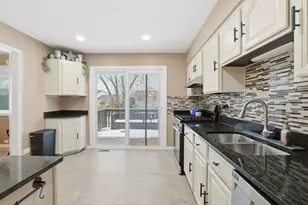 72 W Nevada Ave, Glendale Heights, IL 60139 - Photo 11