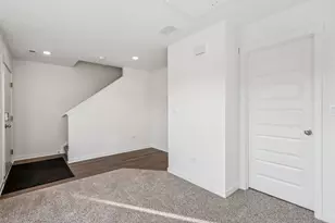 361 Summit Cir, Lombard, IL 60148 - Photo 7