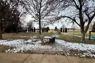 2276 Cross St, Freeport, IL 61032 - Photo 3