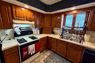 2276 Cross St, Freeport, IL 61032 - Photo 9