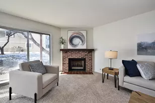 252 Appletree Ct, Buffalo Grove, IL 60089 - Photo 5