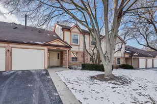 252 Appletree Ct, Buffalo Grove, IL 60089 - Photo 1