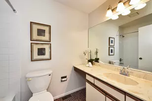 252 Appletree Ct, Buffalo Grove, IL 60089 - Photo 11