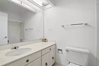 6833 N Kedzie Avenue #1006, Chicago, IL 60645 - Photo 15