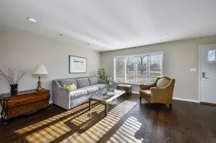 541 Park Row, Glen Ellyn, IL 60137 - Photo 3