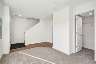 373 Summit Cir, Lombard, IL 60148 - Photo 5