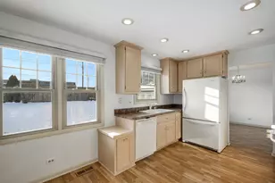 24W681 Woodcrest Dr, Naperville, IL 60540 - Photo 11