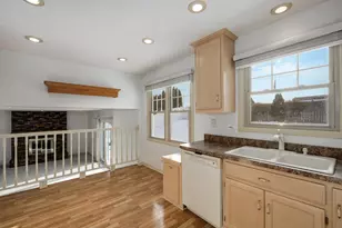 24W681 Woodcrest Dr, Naperville, IL 60540 - Photo 9