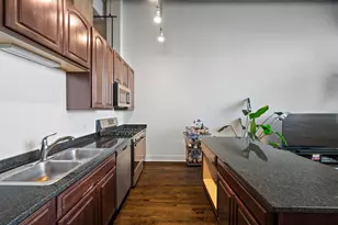 1645 W Ogden Ave, Chicago, IL 60612 - Photo 5