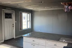 10235 S Oglesby Ave, Chicago, IL 60617 - Photo 5