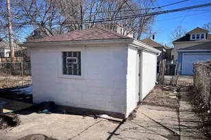 10235 S Oglesby Ave, Chicago, IL 60617 - Photo 3