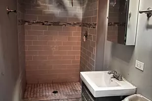 10235 S Oglesby Ave, Chicago, IL 60617 - Photo 11