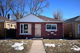 10235 S Oglesby Ave, Chicago, IL 60617 - Photo 1