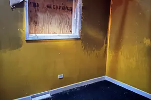 10235 S Oglesby Ave, Chicago, IL 60617 - Photo 9