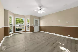 1705 College Green Dr, Elgin, IL 60123 - Photo 7