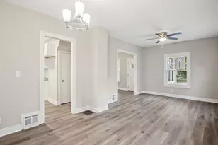 1424 Clark St, Dekalb, IL 60115 - Photo 13