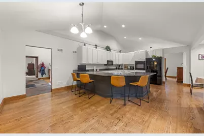 393 E 16th Place, Lombard, IL 60148 - Photo 3