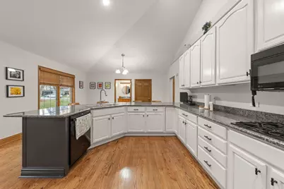 393 E 16th Place, Lombard, IL 60148 - Photo 7