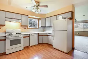 17475 W Chestnut Ln, Gurnee, IL 60031 - Photo 5