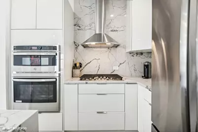 510 W Erie Street #1701, Chicago, IL 60654 - Photo 7