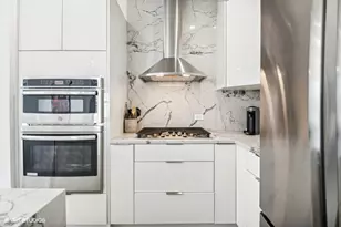 510 W Erie St, Chicago, IL 60654 - Photo 7