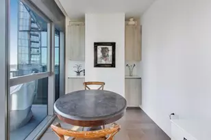 211 N Harbor Dr, Chicago, IL 60601 - Photo 29