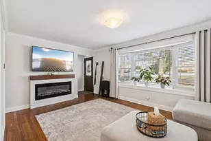 212 Lewis Ave, Wauconda, IL 60084 - Photo 5