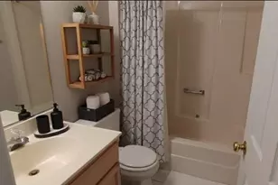 18600 Village West Dr, Hazel Crest, IL 60429 - Photo 11