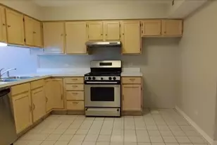 18600 Village West Dr, Hazel Crest, IL 60429 - Photo 5