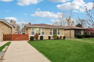 3836 W Estes Ave, Lincolnwood, IL 60712 - Photo 3