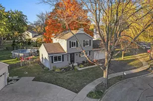 1717 Drake Ct, Naperville, IL 60565 - Photo 3