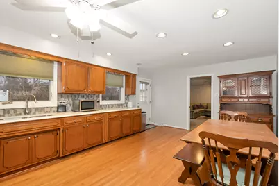 9137 S 88th Avenue S, Hickory Hills, IL 60457 - Photo 5