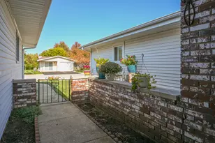 951 Chelsea Ln, Schaumburg, IL 60193 - Photo 3