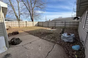 1206 Harvey Dr, Sterling, IL 61081 - Photo 5