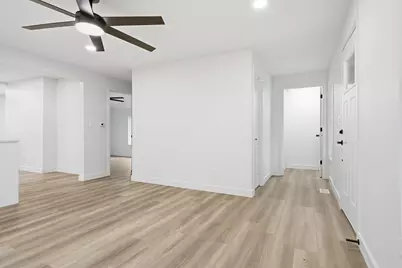 1207 W Walnut Street, Bloomington, IL 61701 - Photo 9