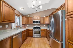 431 Badger Ln, Oswego, IL 60543 - Photo 5