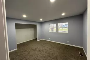 307 Grant St, Harvard, IL 60033 - Photo 9