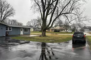 307 Grant St, Harvard, IL 60033 - Photo 3