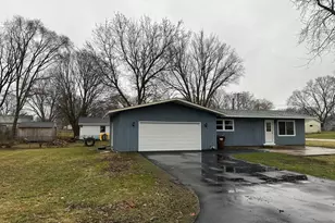 307 Grant St, Harvard, IL 60033 - Photo 1