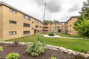 6807 N Ridge Blvd, Chicago, IL 60645 - Photo 1