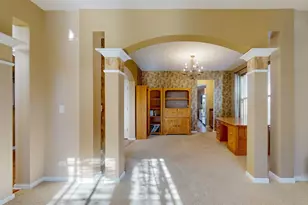 5670 Brentwood Dr, Hoffman Estates, IL 60192 - Photo 15