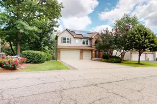 5670 Brentwood Dr, Hoffman Estates, IL 60192 - Photo 3