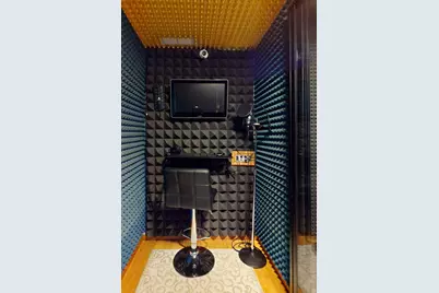 5670 Brentwood Drive, Hoffman Estates, IL 60192 - Photo 39